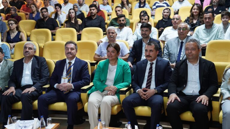 Haberport, Diyarbakır’da 1. SineMed Kongresi Başladı: 42 Bildiriyle ‘Aile’ Teması